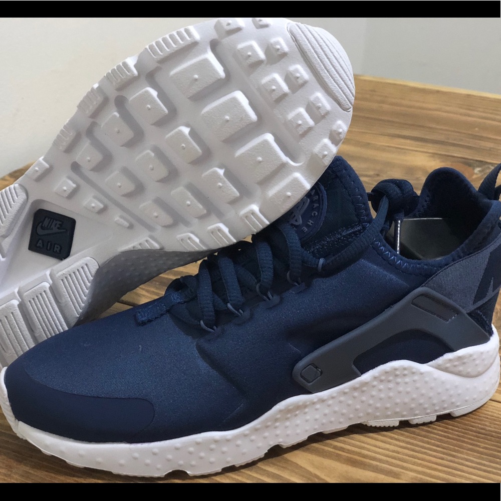 Nike Huarache Ultra Women’s SZ 6 819151-404